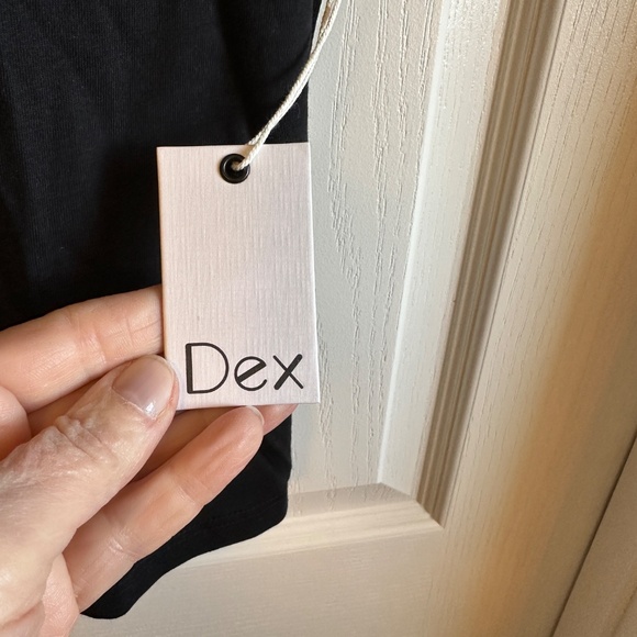 Dex cropped tshirt, NWT - Picture 3 of 3